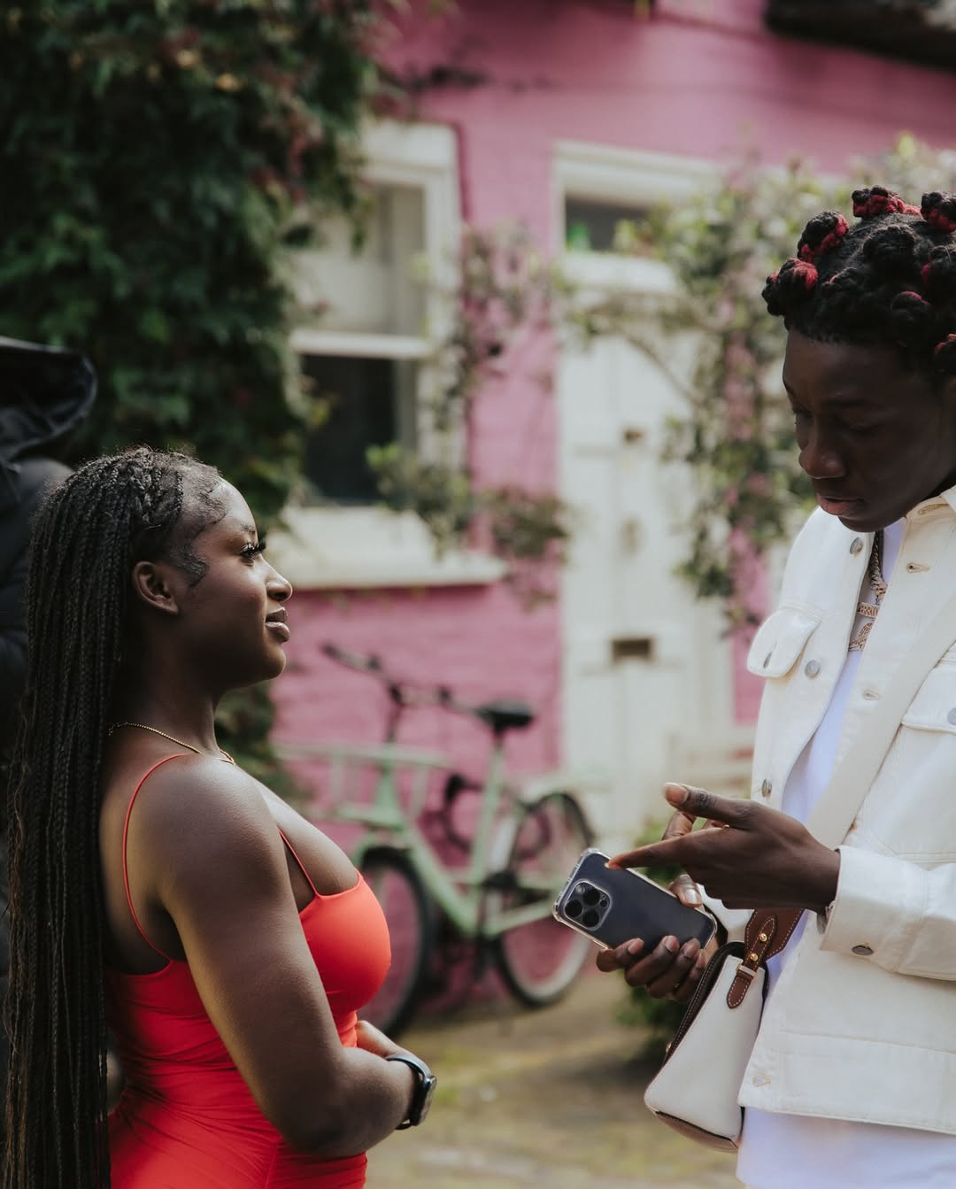 Pull up video was planned under 24hrs and the video was shot in 3hrs the next day🇬🇧…. Check ou (2)